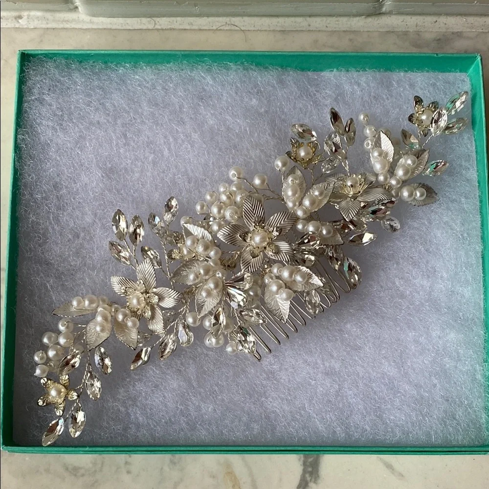 Silver and Pearl Floral Hair Comb - Picture 2 of 2